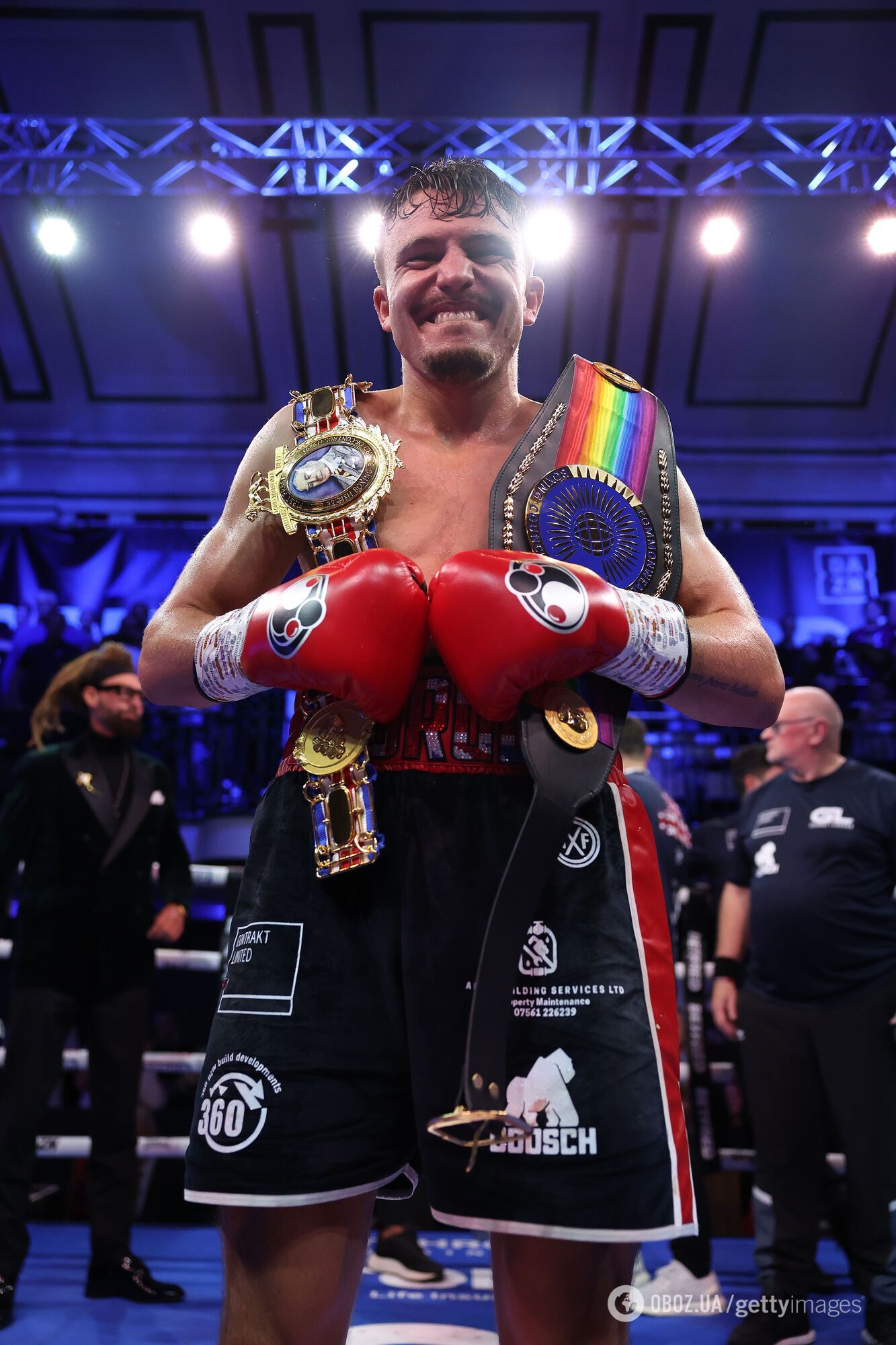 Британського чемпіона сенсаційно нокаутував боксер-вундеркінд в історичному бою. Відео