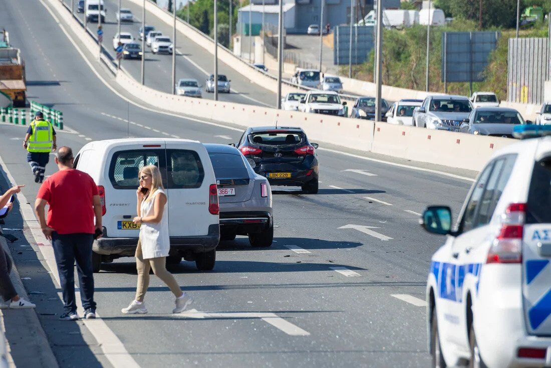 На Кипре застрелили президента футбольного клуба. После ранения его не довезли в больницу, попав в ДТП. Видео