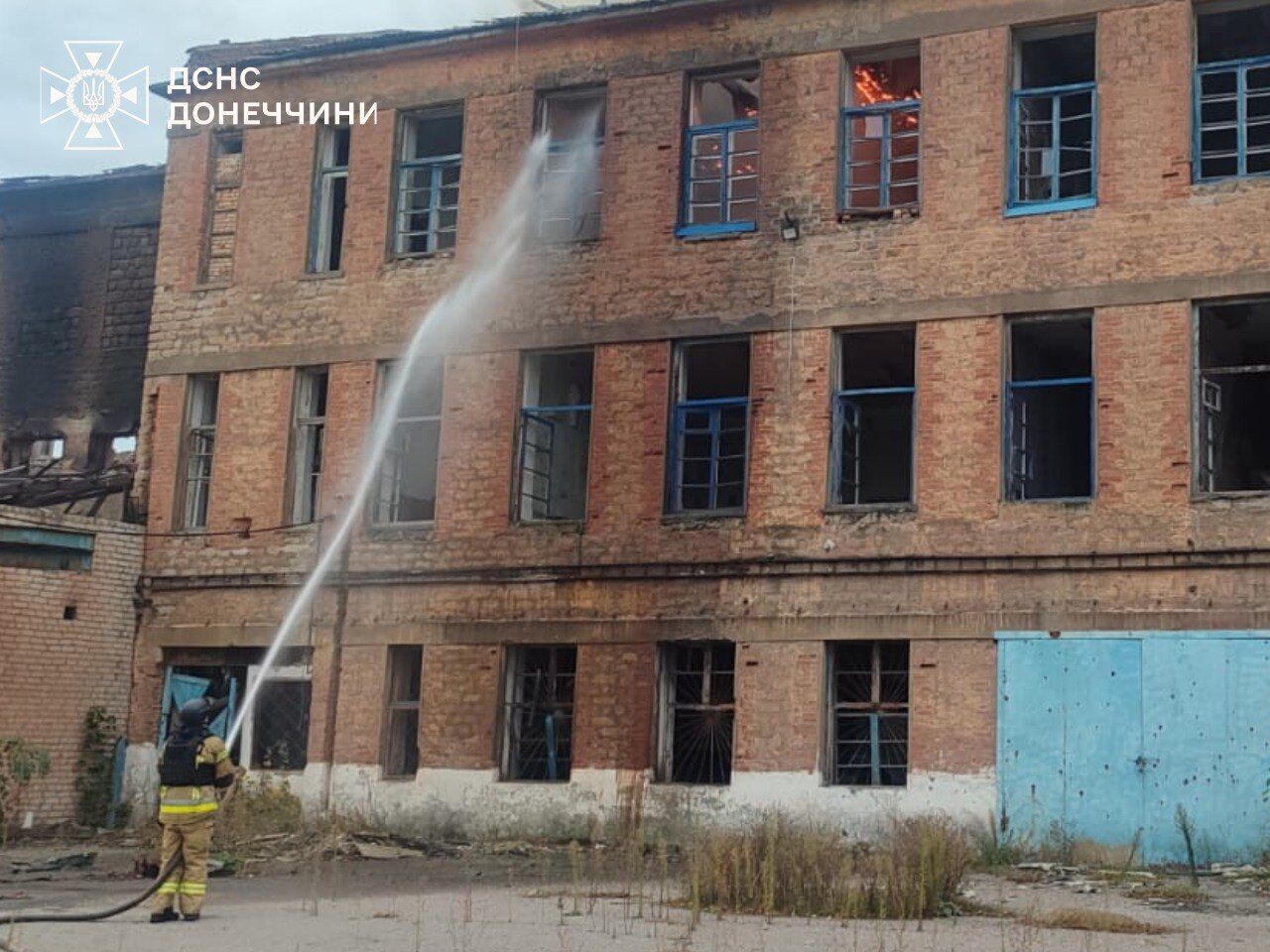 Войска РФ ударили по многоэтажке в Дружковке: есть раненые. Фото