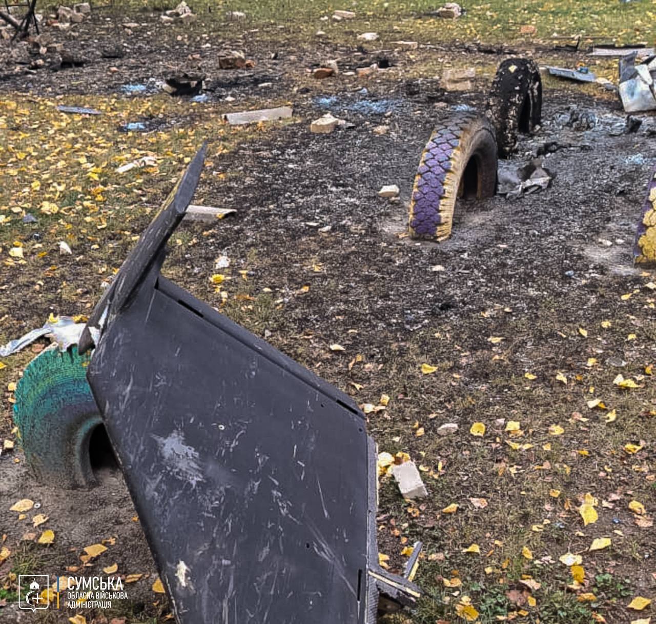 Враг второй раз коварно атаковал Сумы дронами: повреждены вокзал и вагоны, есть пострадавшие. Фото