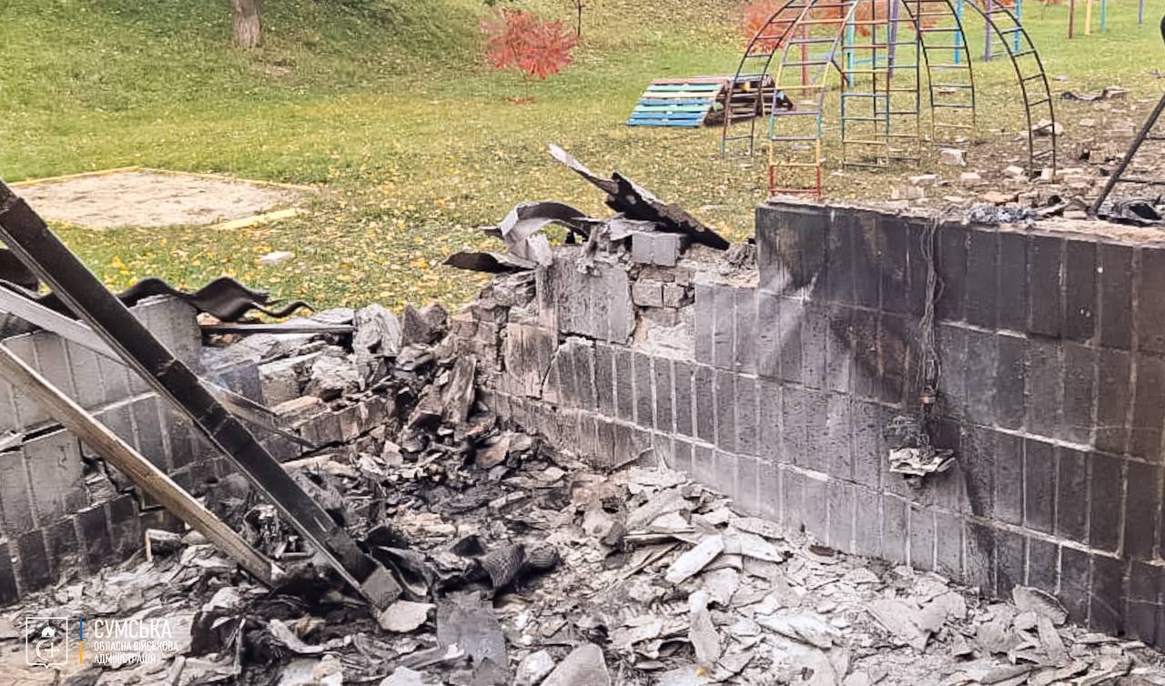 Враг второй раз коварно атаковал Сумы дронами: повреждены вокзал и вагоны, есть пострадавшие. Фото