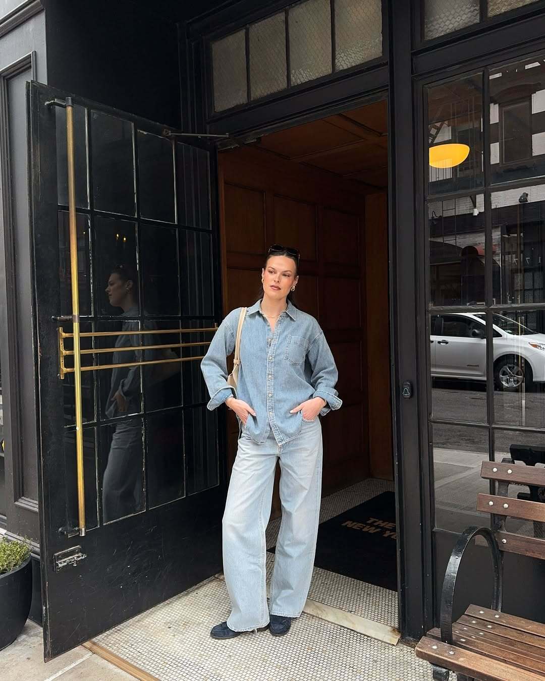 Джулия Робертс показала самые трендовые джинсы осени 2025: с чем их носить