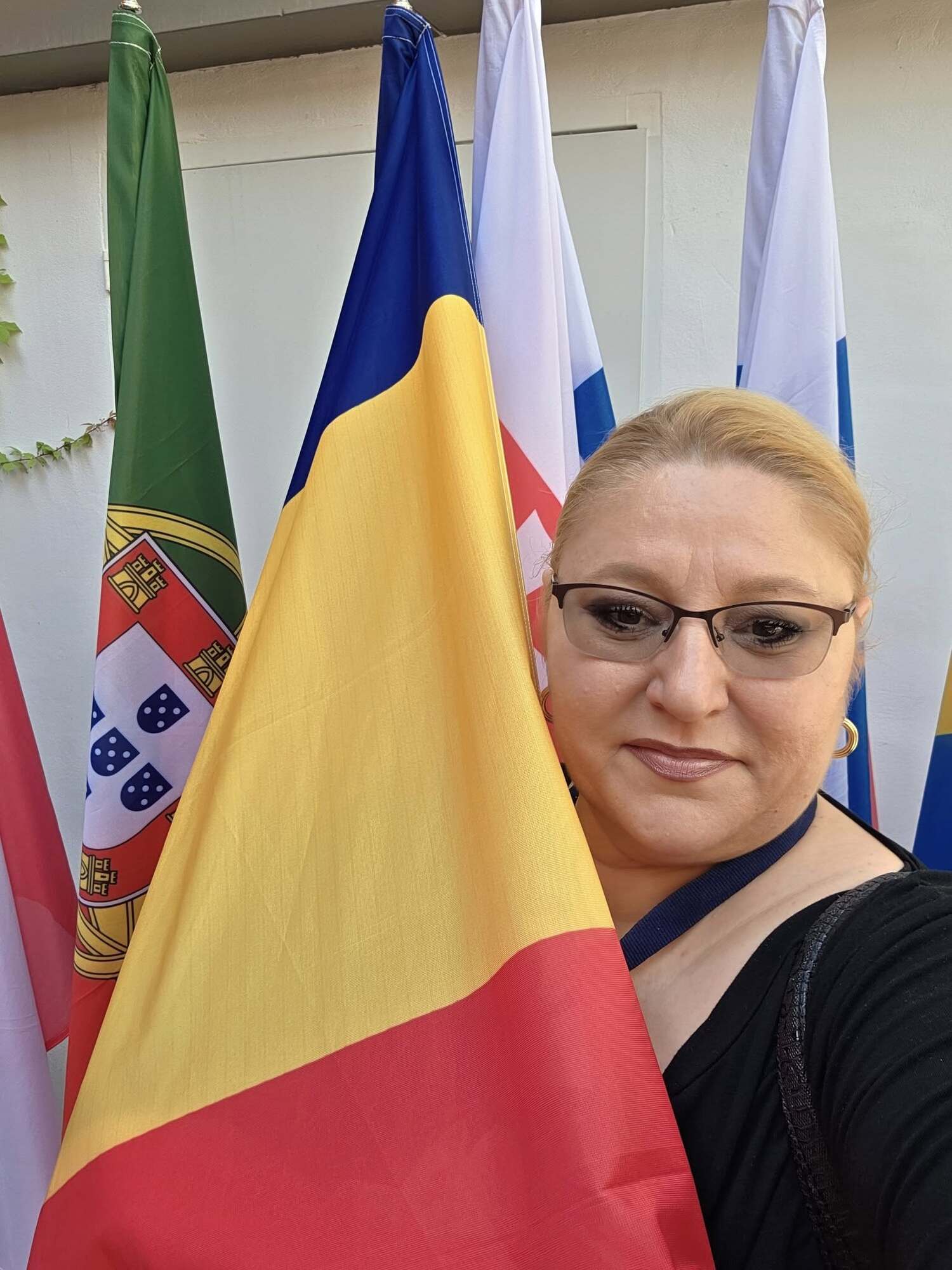 Евродепутат из Румынии, которая хотела аннексировать часть Украины, пригрозила "переломать Зеленскому ноги"