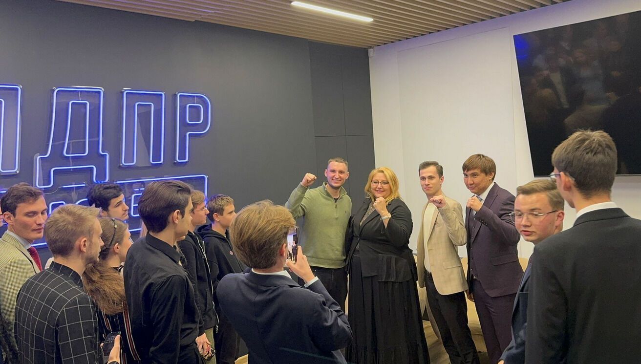 Евродепутат из Румынии, которая хотела аннексировать часть Украины, пригрозила "переломать Зеленскому ноги"