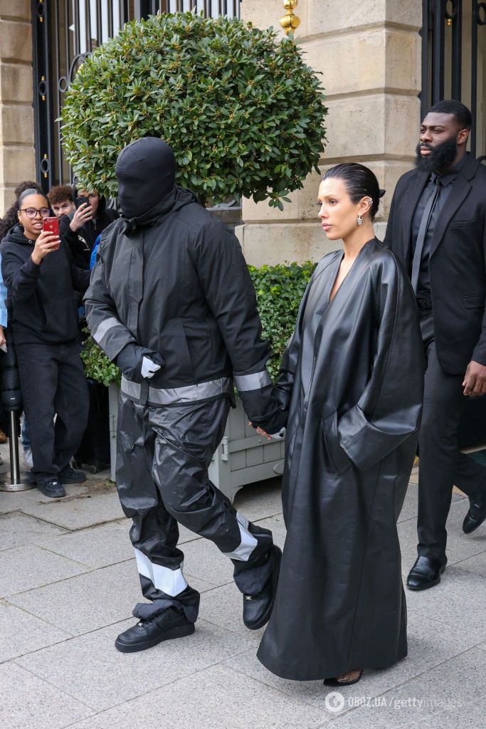 Ким Кардашьян вышла в свет "без лица" и шокировала сеть: так делал ее бывший. Фото
