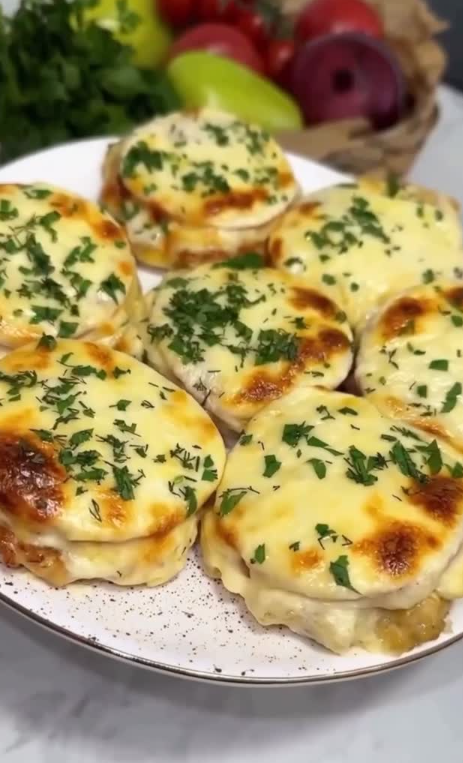 Соковиті рублені котлети з помідорами та сиром: м'ясо точно не буде сухим