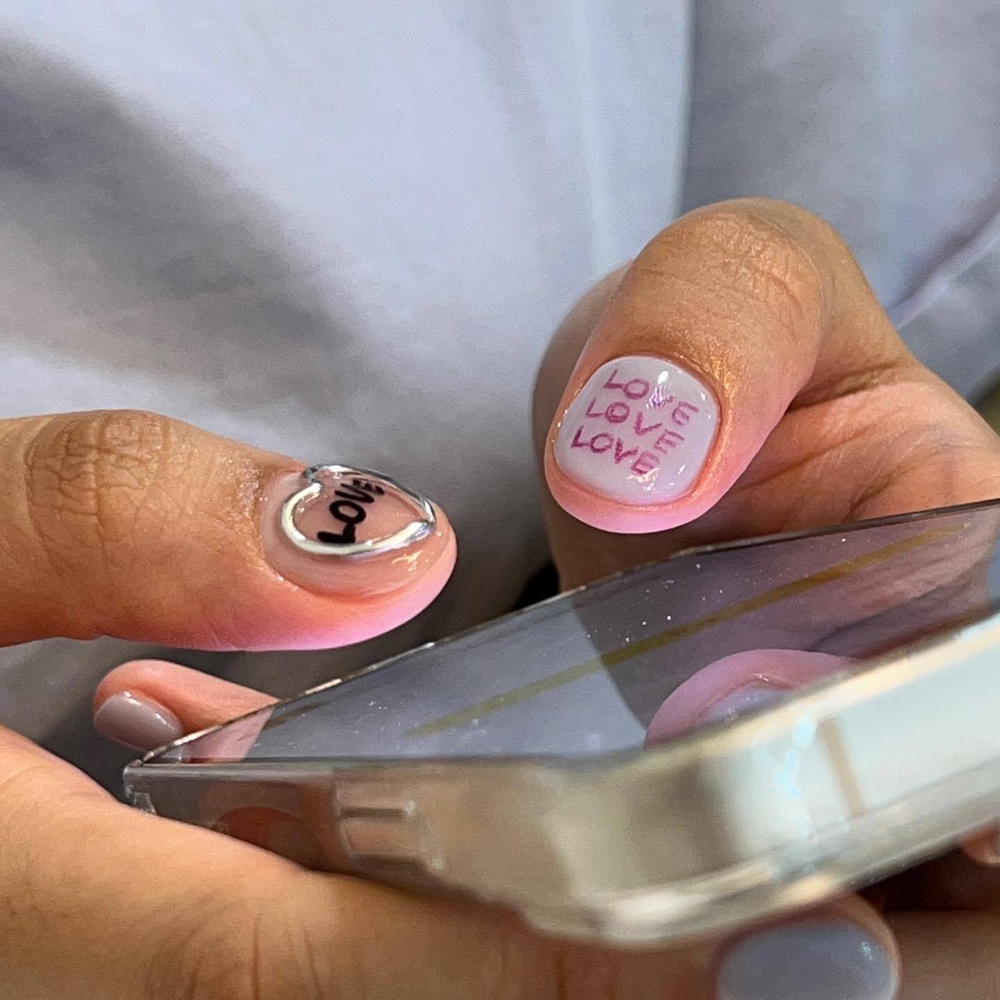 Ретроманікюр з минулого став гарячим трендом осені 2025