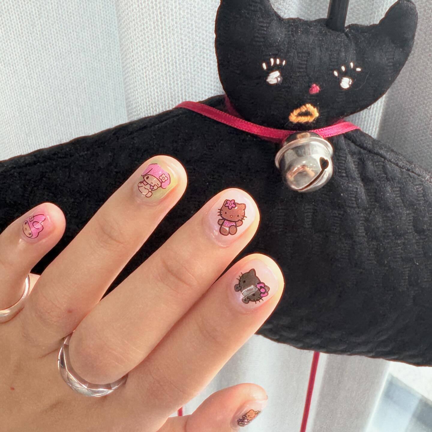 Ретроманікюр з минулого став гарячим трендом осені 2025