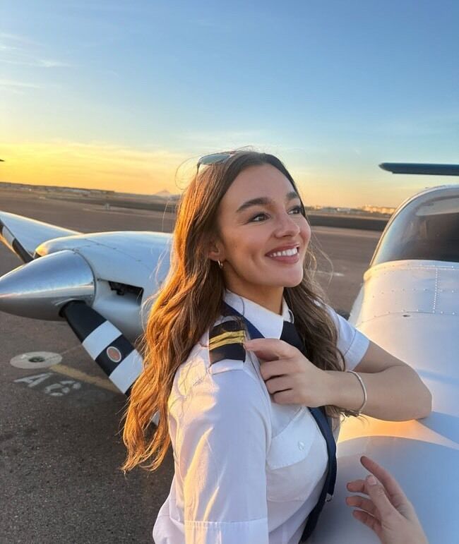 Девушка-пилот поделилась секретом, как покорить отрасль, в которой доминируют мужчины