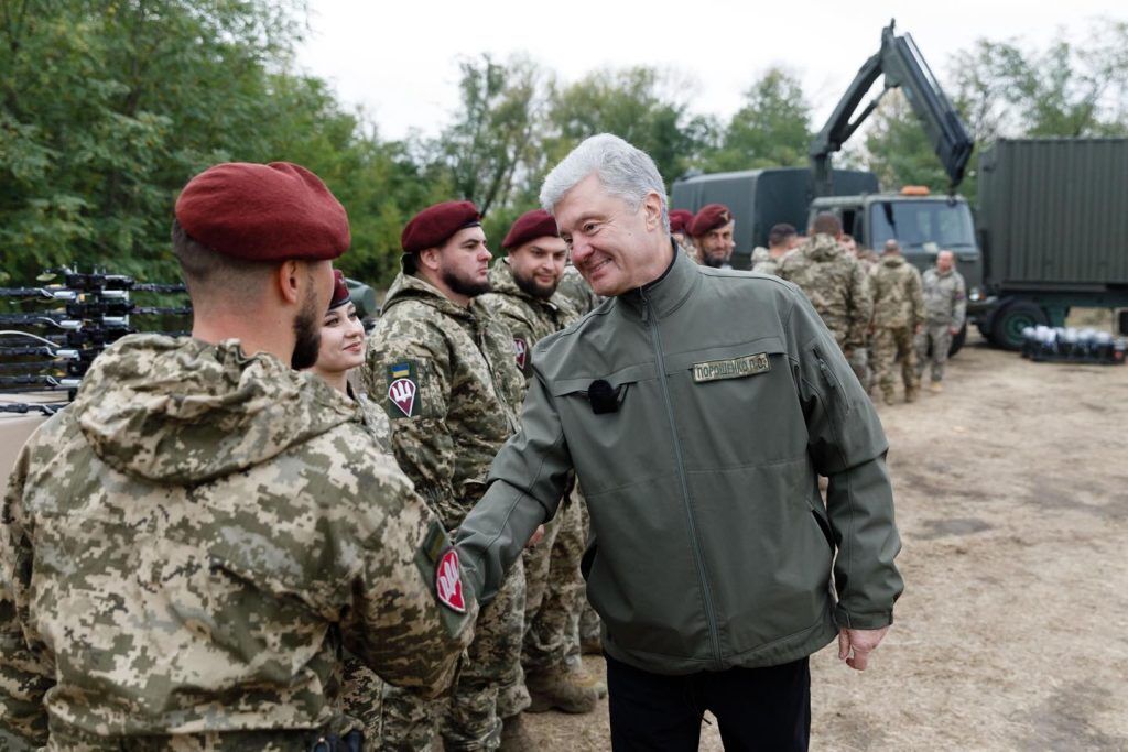Десантно-штурмовые подразделения получили дроны, квадроциклы и экскаваторы от Порошенко