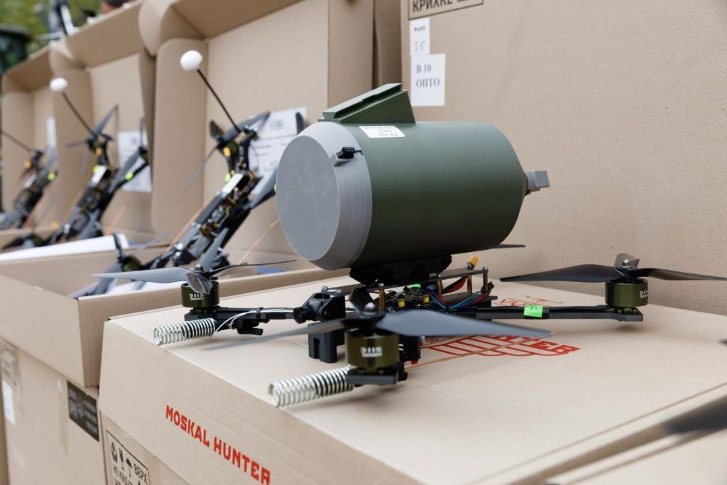 Десантно-штурмовые подразделения получили дроны, квадроциклы и экскаваторы от Порошенко