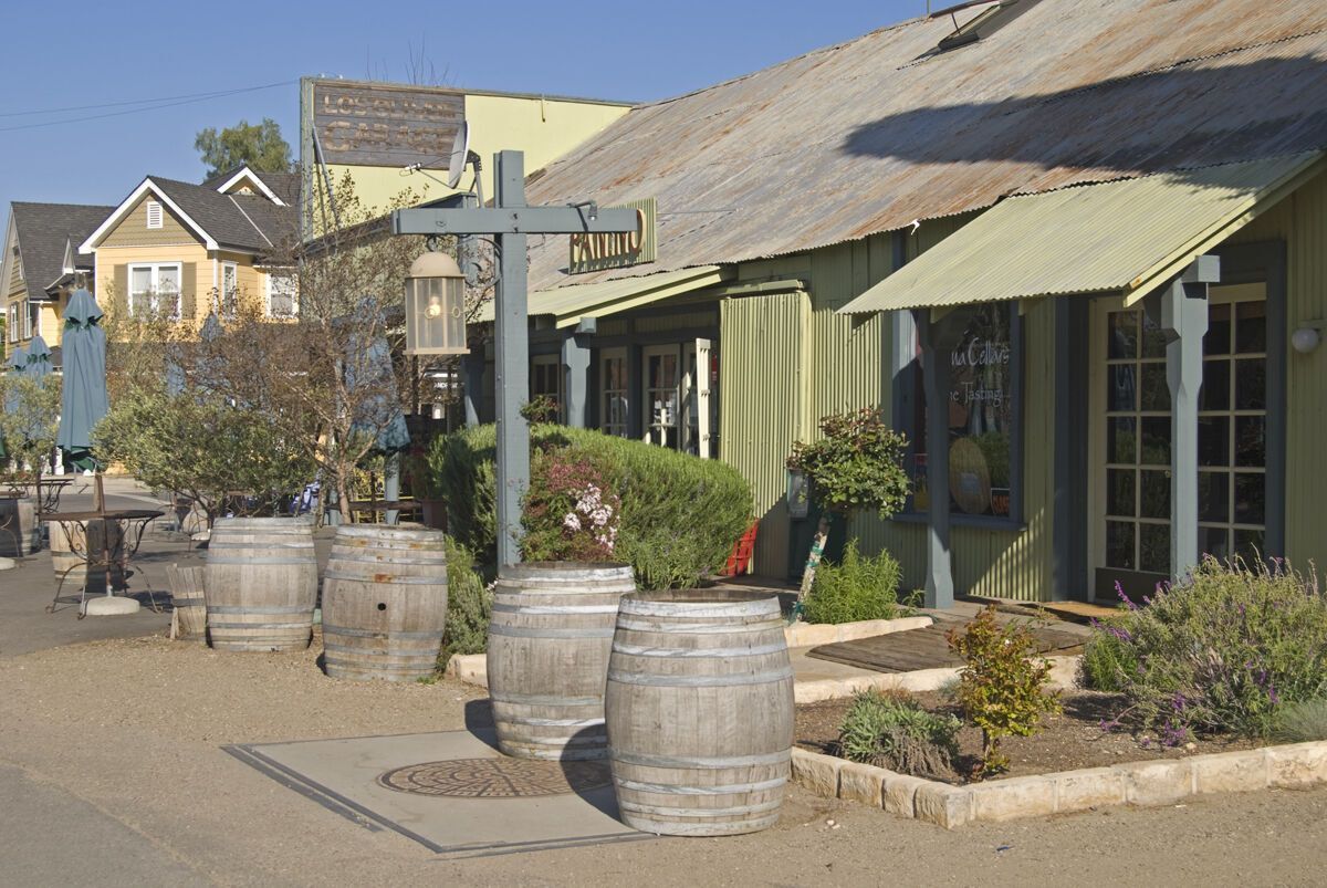 Найгарніші маленькі міста світу: куди поїхати у незабутню відпустку