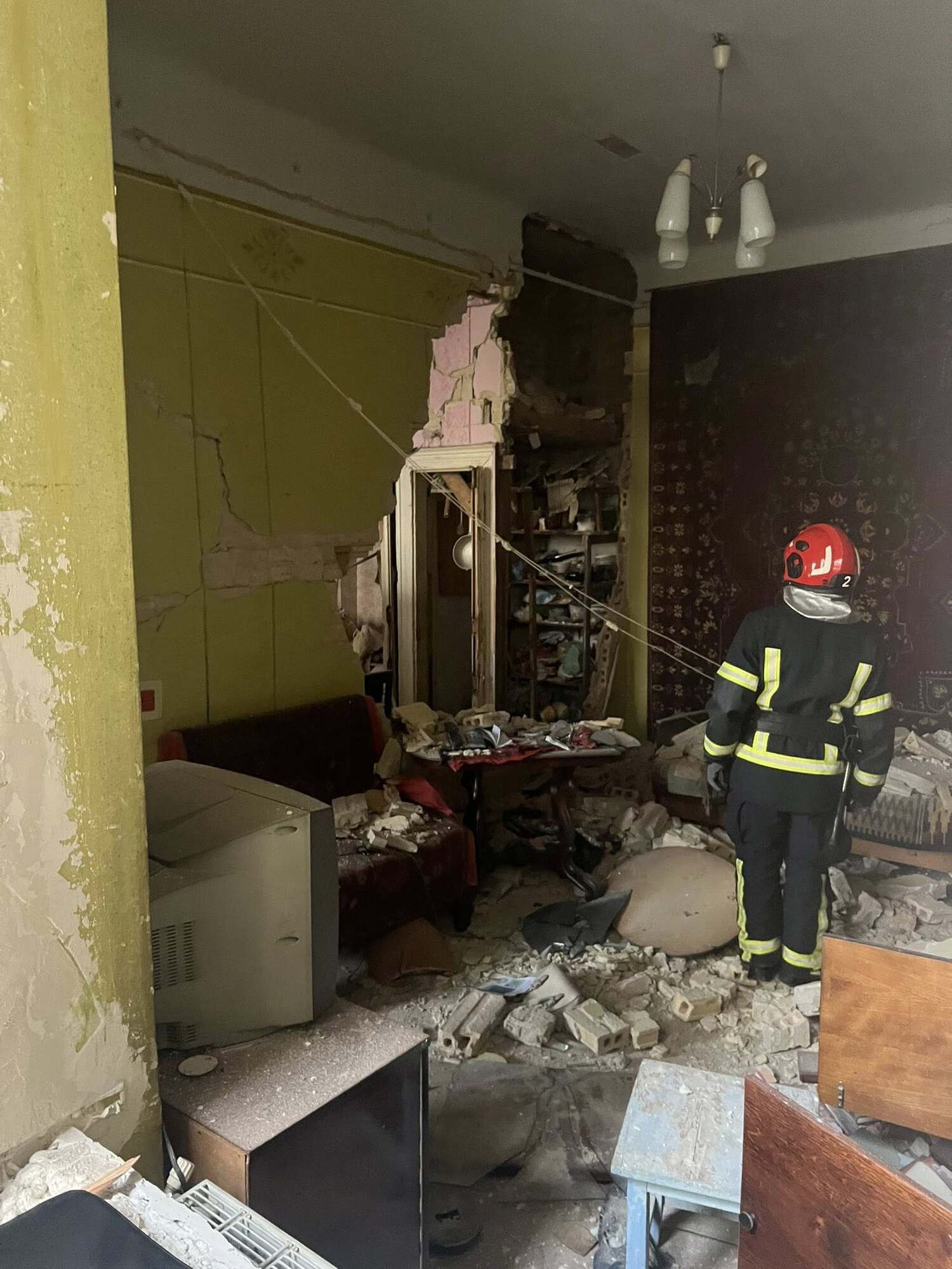 Во Львове произошел мощный взрыв в квартире: есть разрушения, пострадала женщина. Фото