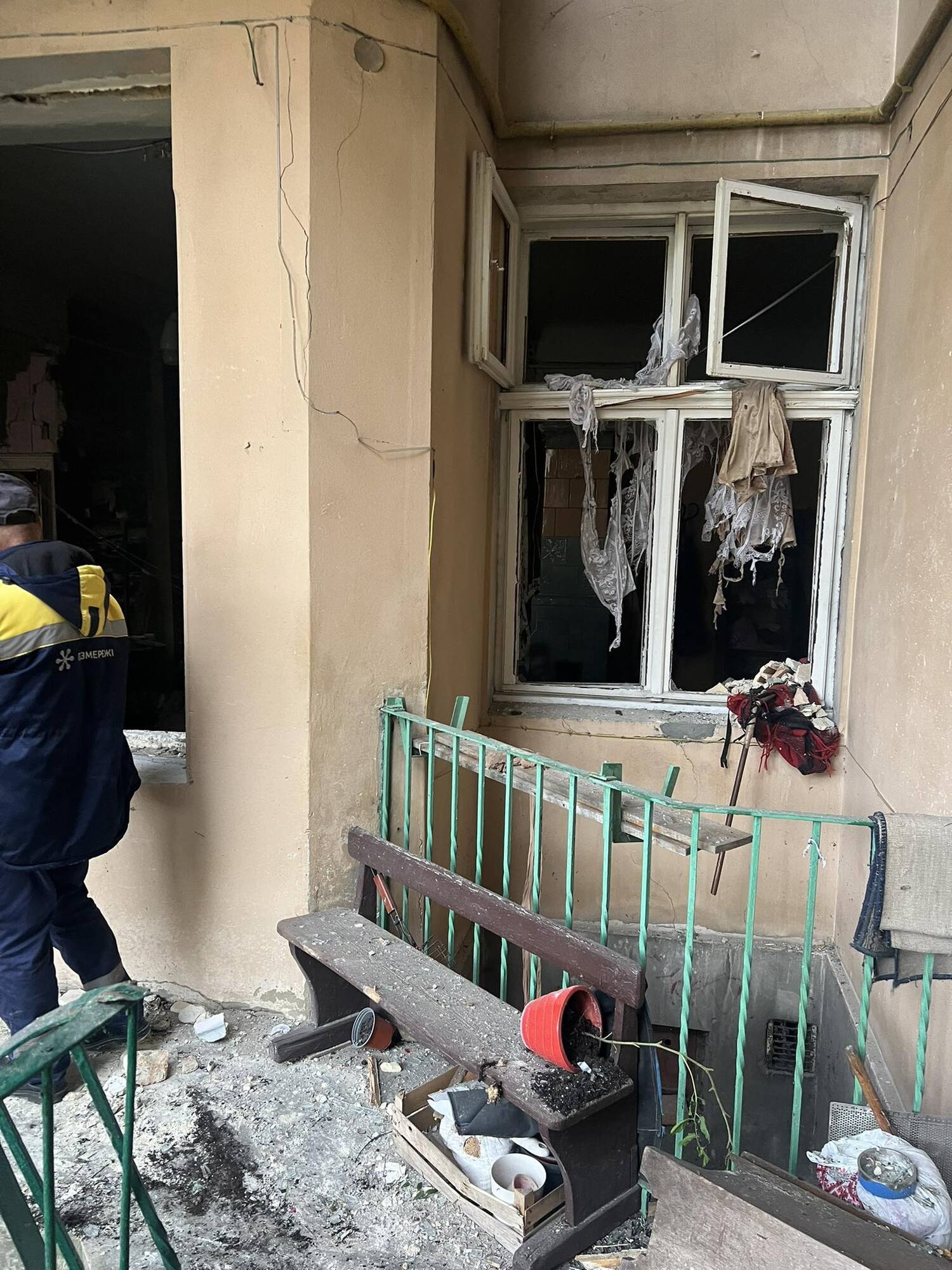Во Львове произошел мощный взрыв в квартире: есть разрушения, пострадала женщина. Фото