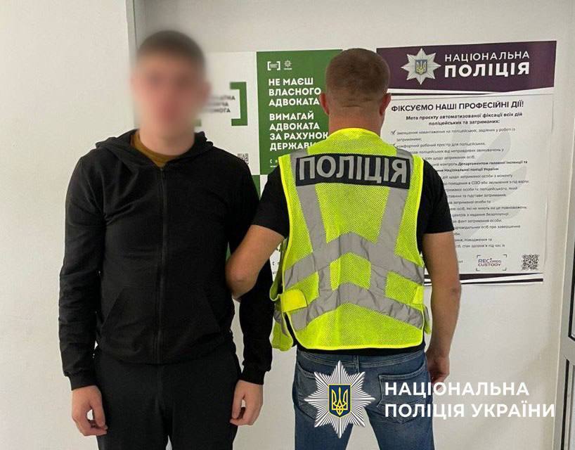 У Києві троє молодиків жорстоко побили та пограбували чоловіка: знайшли через онлайн-знайомства. Подробиці та фото