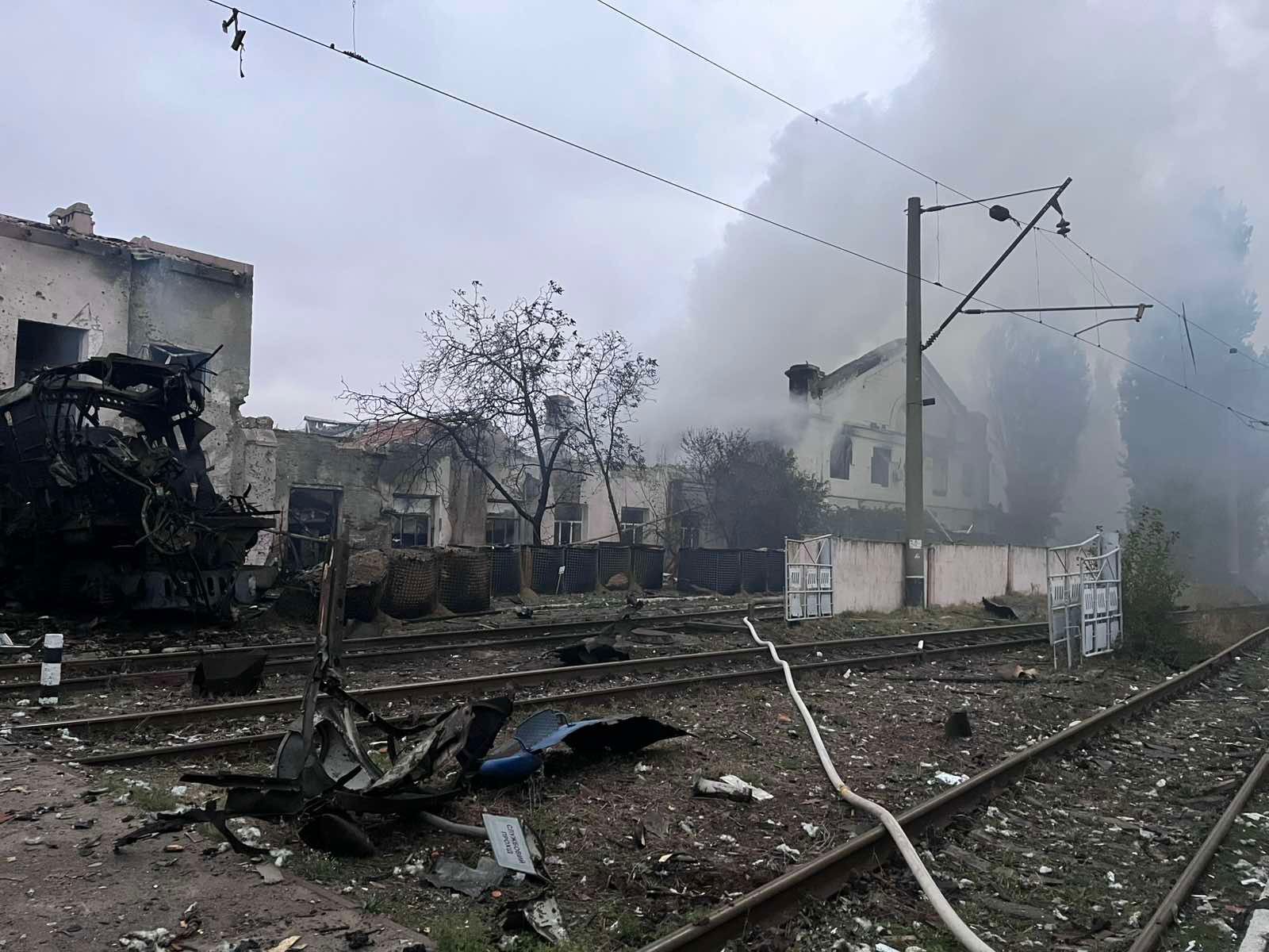 Під ударом було депо "Укрзалізниці", є перебої з електропостачанням: з'явилися дані про наслідки атаки РФ на Одесу. Фото