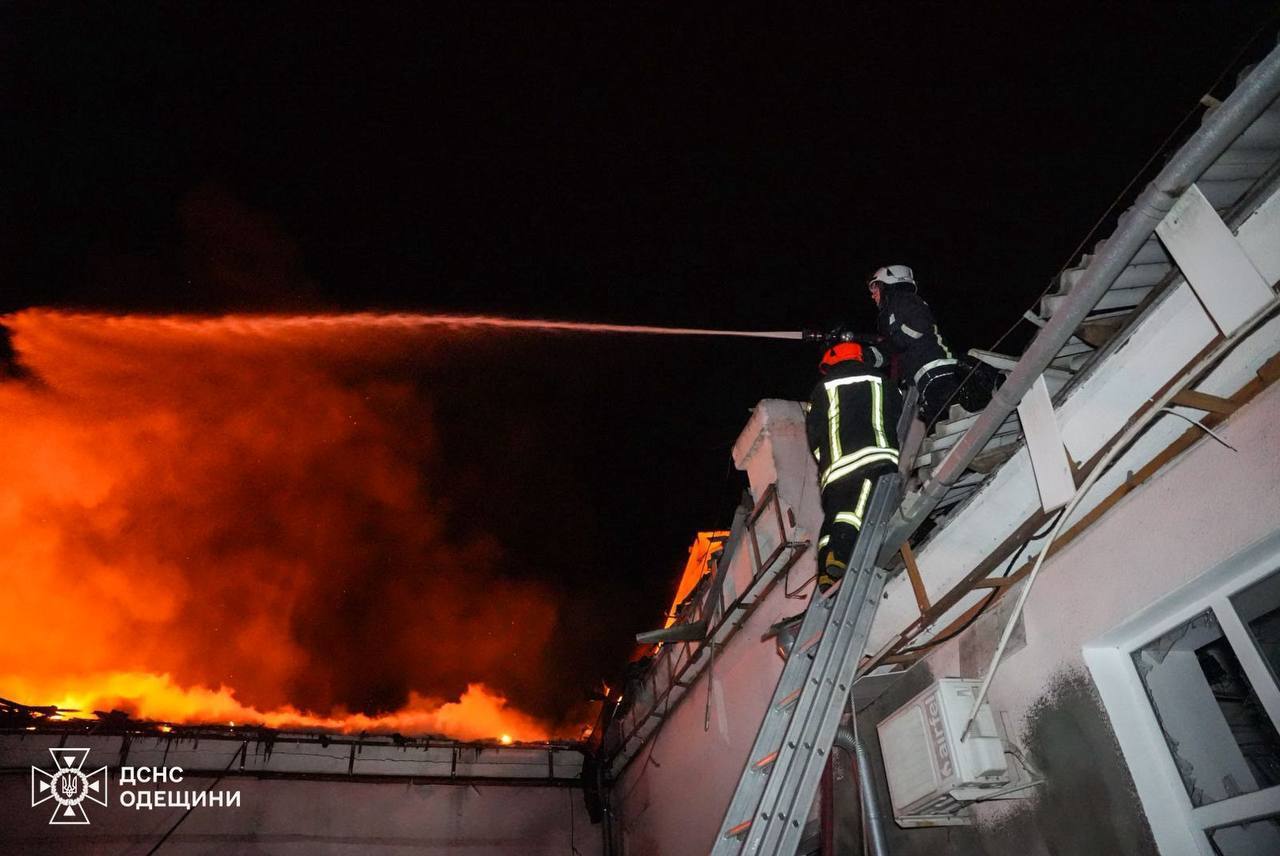 Під ударом було депо "Укрзалізниці", є перебої з електропостачанням: з'явилися дані про наслідки атаки РФ на Одесу. Фото