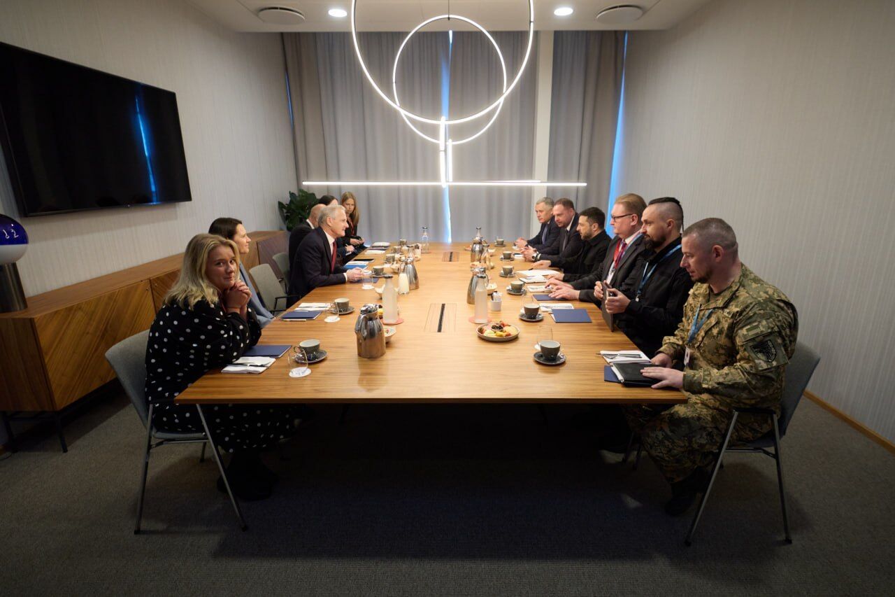 У центрі уваги – посилення ППО і гарантії безпеки: Зеленський у Копенгагені провів низку важливих зустрічей. Фото і відео