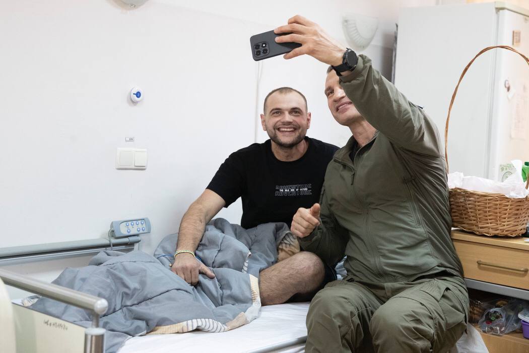 Кличко посетил одно из медучреждений Минобороны, которому Киев дал из городского бюджета средства на создание безбарьерной среды
