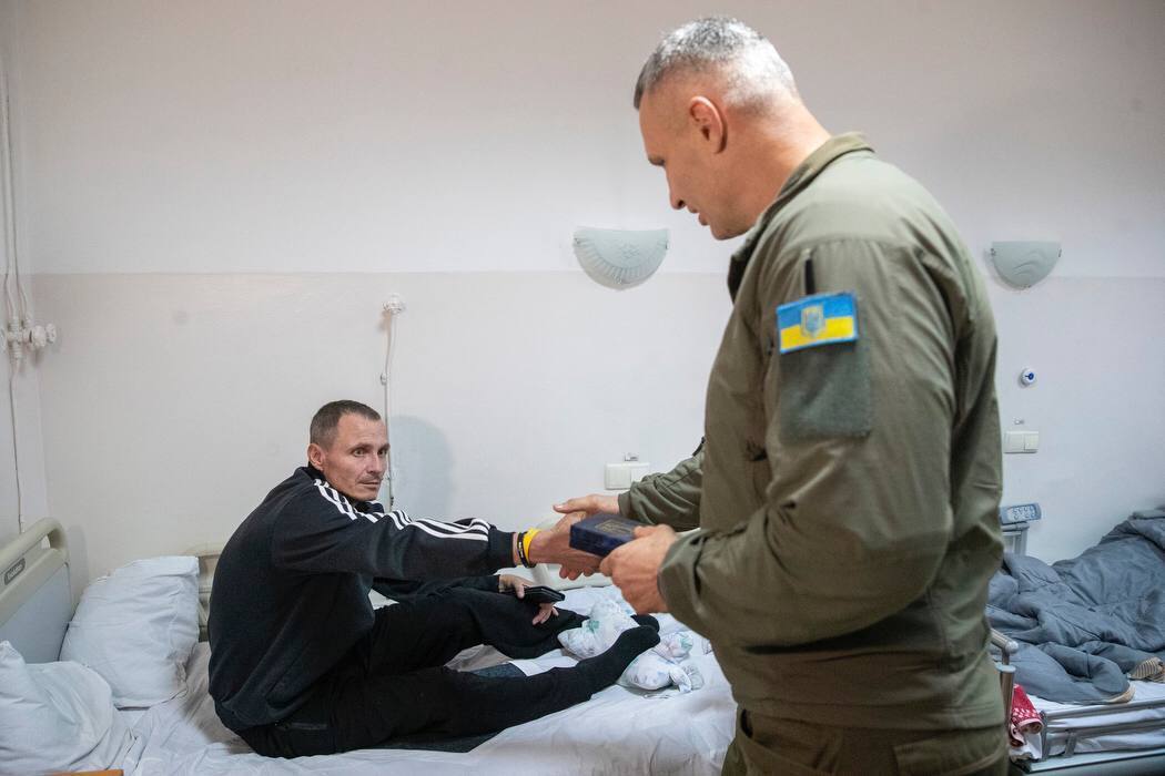 Кличко посетил одно из медучреждений Минобороны, которому Киев дал из городского бюджета средства на создание безбарьерной среды