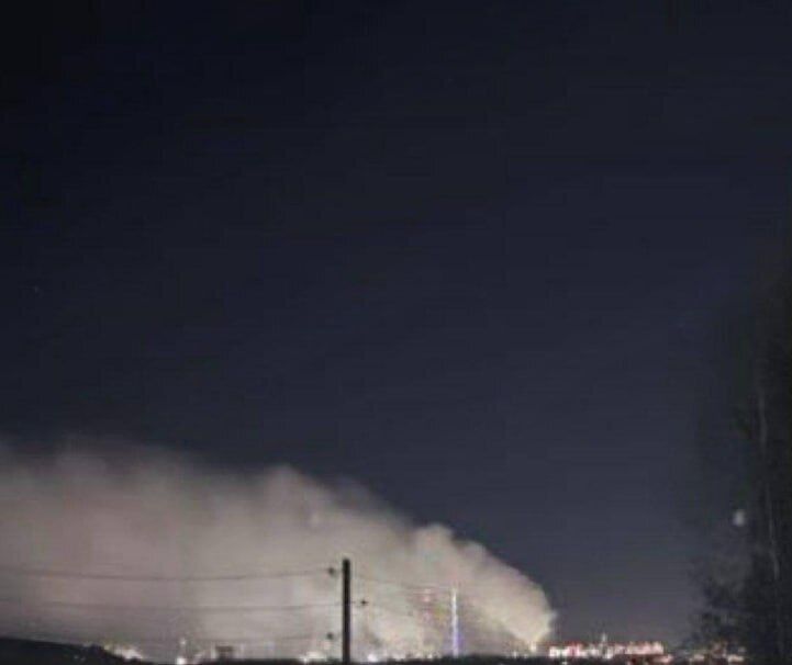 Производит сырье для взрывчатки: в 1700 км от украинской границы вспыхнул один из крупнейших химзаводов РФ. Фото