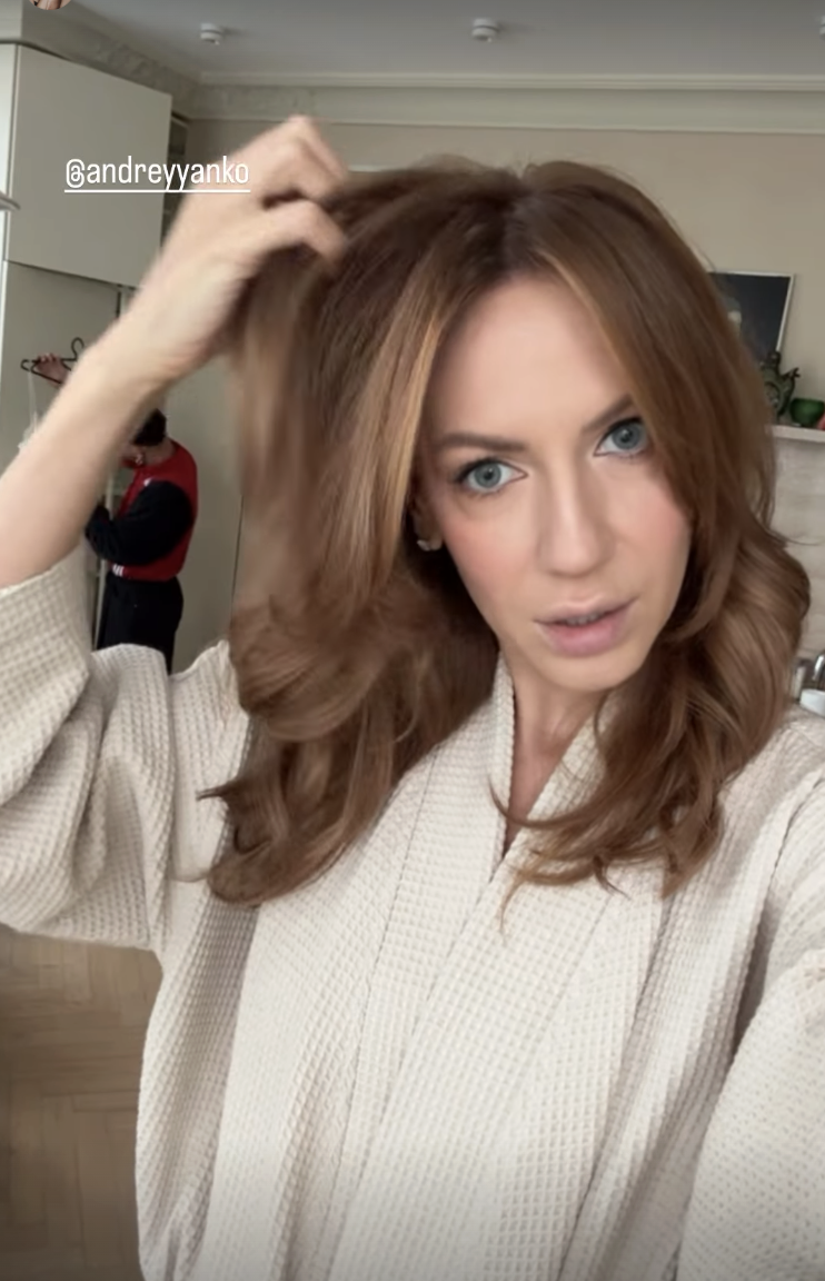 Лесю Никитюк случайно покрасили не в тот цвет: результат получился "роскошный"