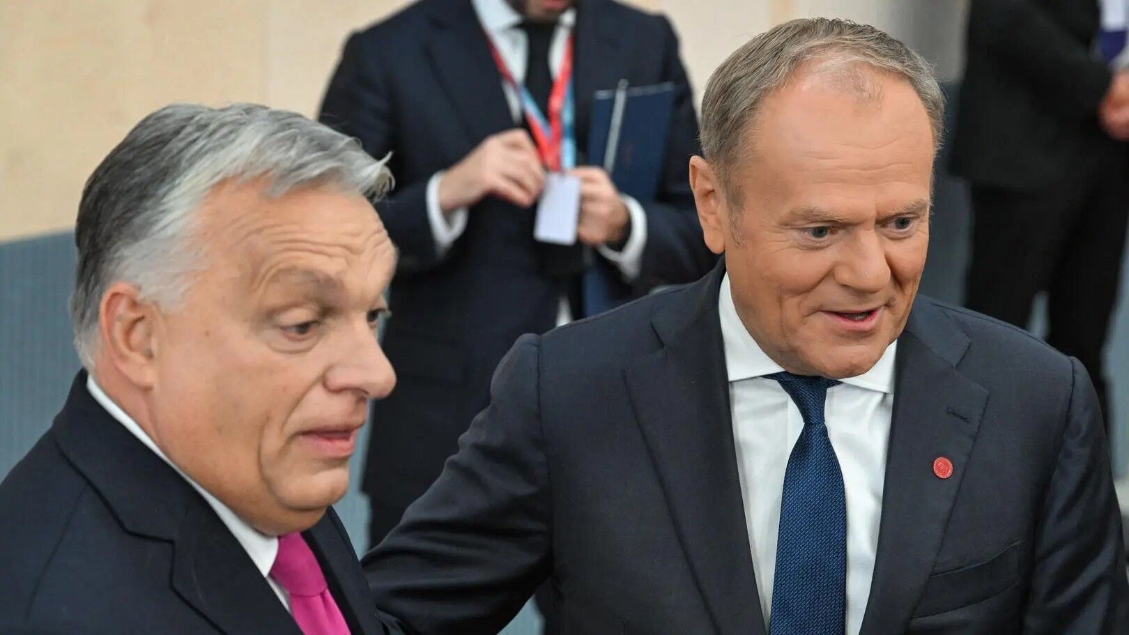 Орбан заявил, что Европе не следует бояться России: Туск эмоционально отреагировал. Видео