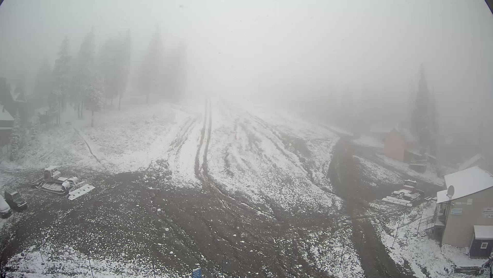 "Не по-детски зима зашла": сеть поразило фото заснеженных Карпат, где ударило 7 градусов мороза