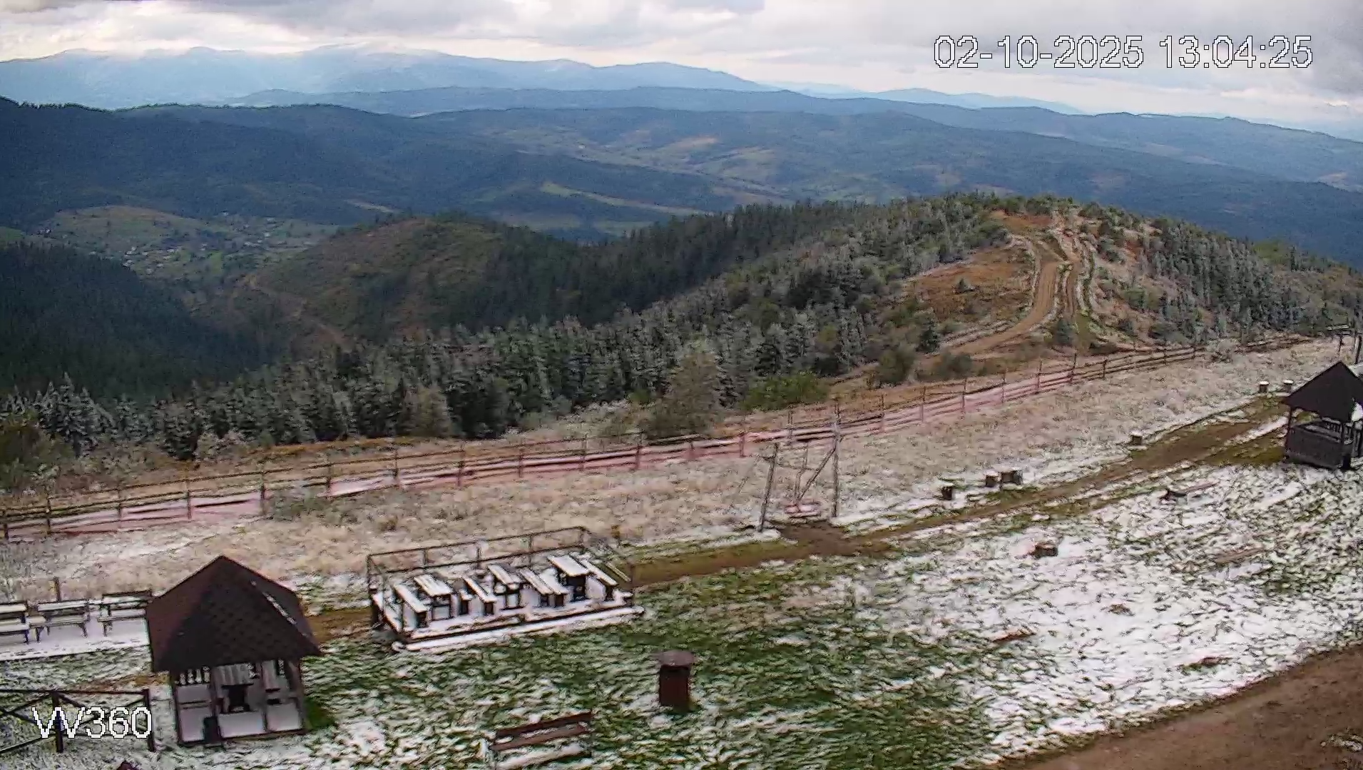 "Не по-детски зима зашла": сеть поразило фото заснеженных Карпат, где ударило 7 градусов мороза
