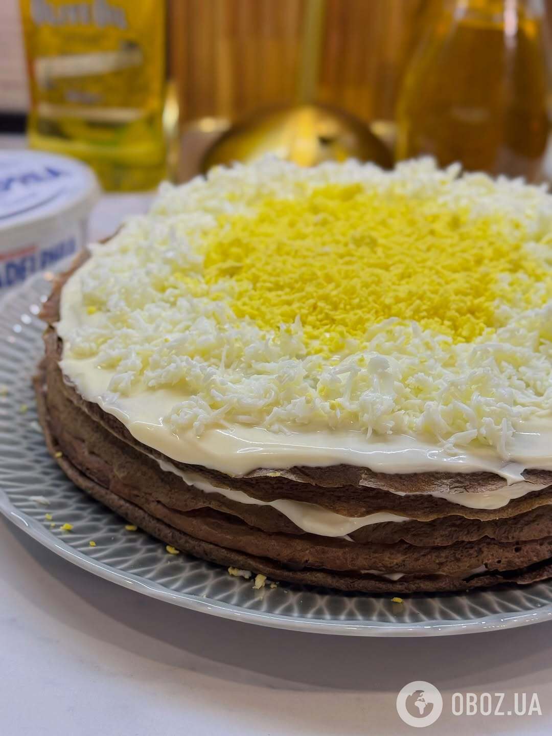 Вкусный печеночный торт с оригинальной начинкой: самый простой рецепт вкусной закуски