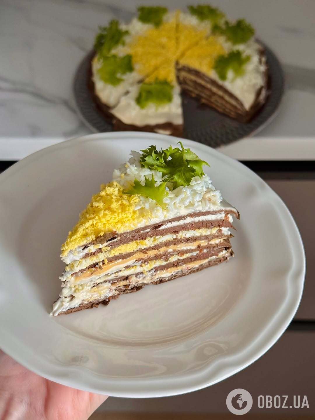 Вкусный печеночный торт с оригинальной начинкой: самый простой рецепт вкусной закуски