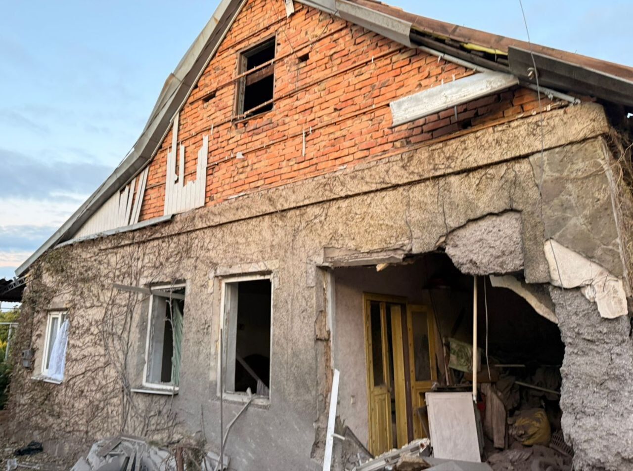 Росія атакувала Україну балістикою та 60-ма дронами: знешкоджено 38 БпЛА
