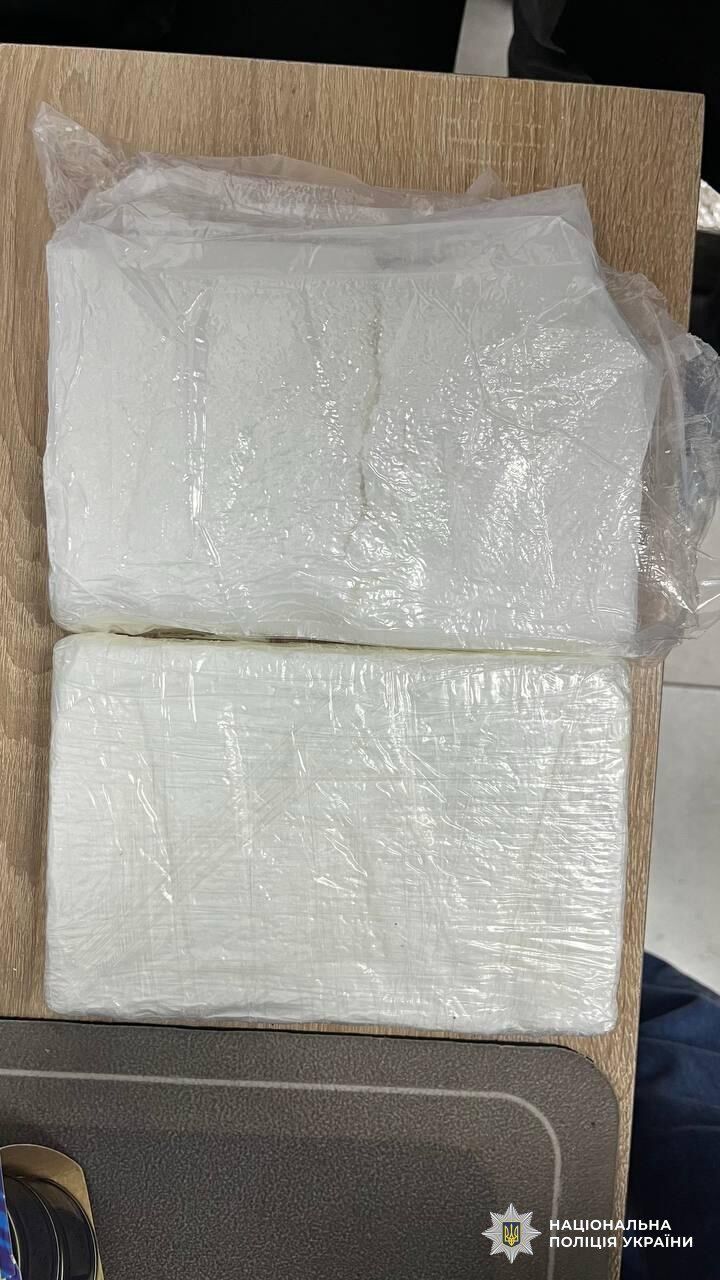 Изъяли "товара" на 27 млн грн: полицейские ликвидировали канал поставки кокаина из Испании в Киев и Одессу. Фото и видео
