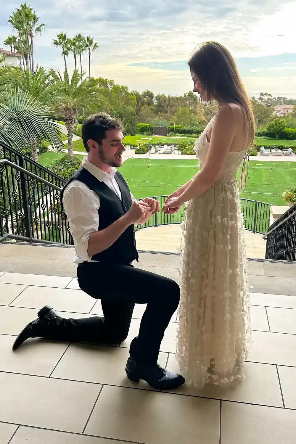 Зірка "Пуститися берега" з ДЦП заручився: що відомо про його кохану. Фото