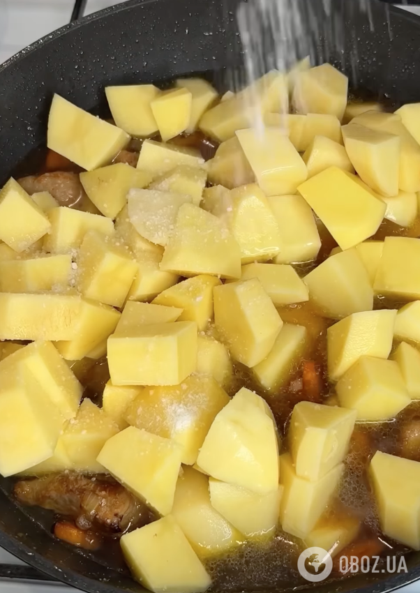 Як приготувати смачну тушковану картоплю з м'ясом: ділимося найкращим рецептом