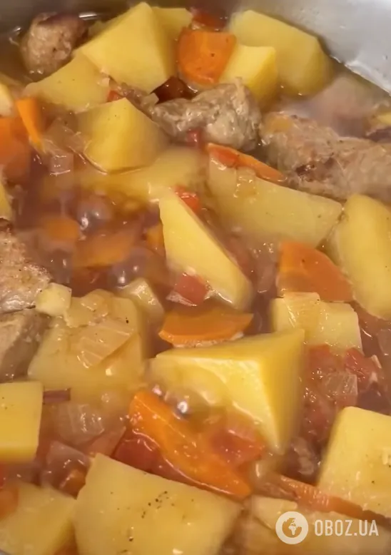 Як приготувати смачну тушковану картоплю з м'ясом: ділимося найкращим рецептом