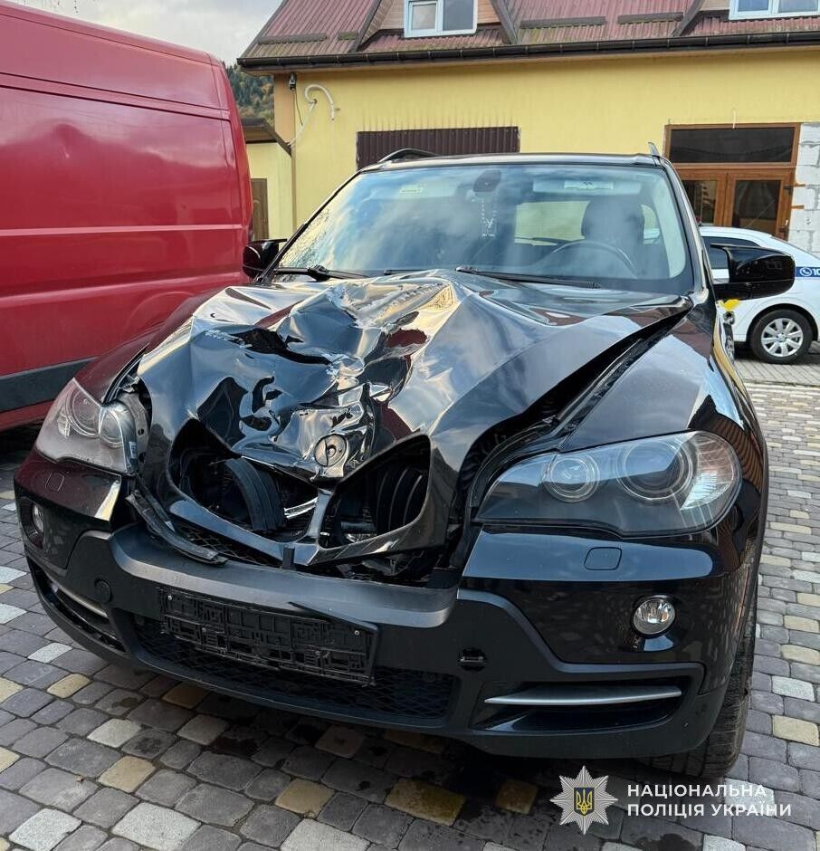 На Львовщине водитель BMW X5 сбил насмерть женщину и скрылся с места аварии: его задержали. Фото
