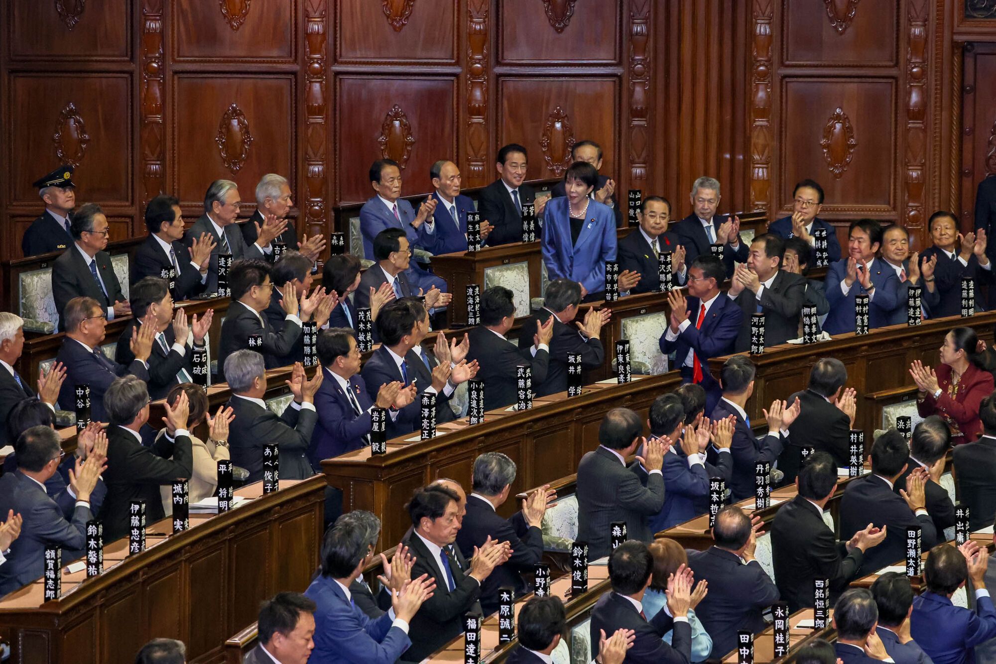 Прем'єр-міністром Японії вперше стала жінка: що відомо про Санае Такаїчі