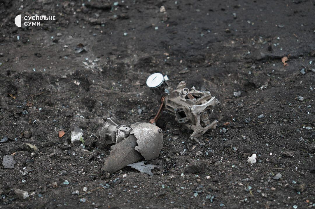 Враг попал по перекрестку в Сумах: повреждены машины, 12 пострадавших. Фото