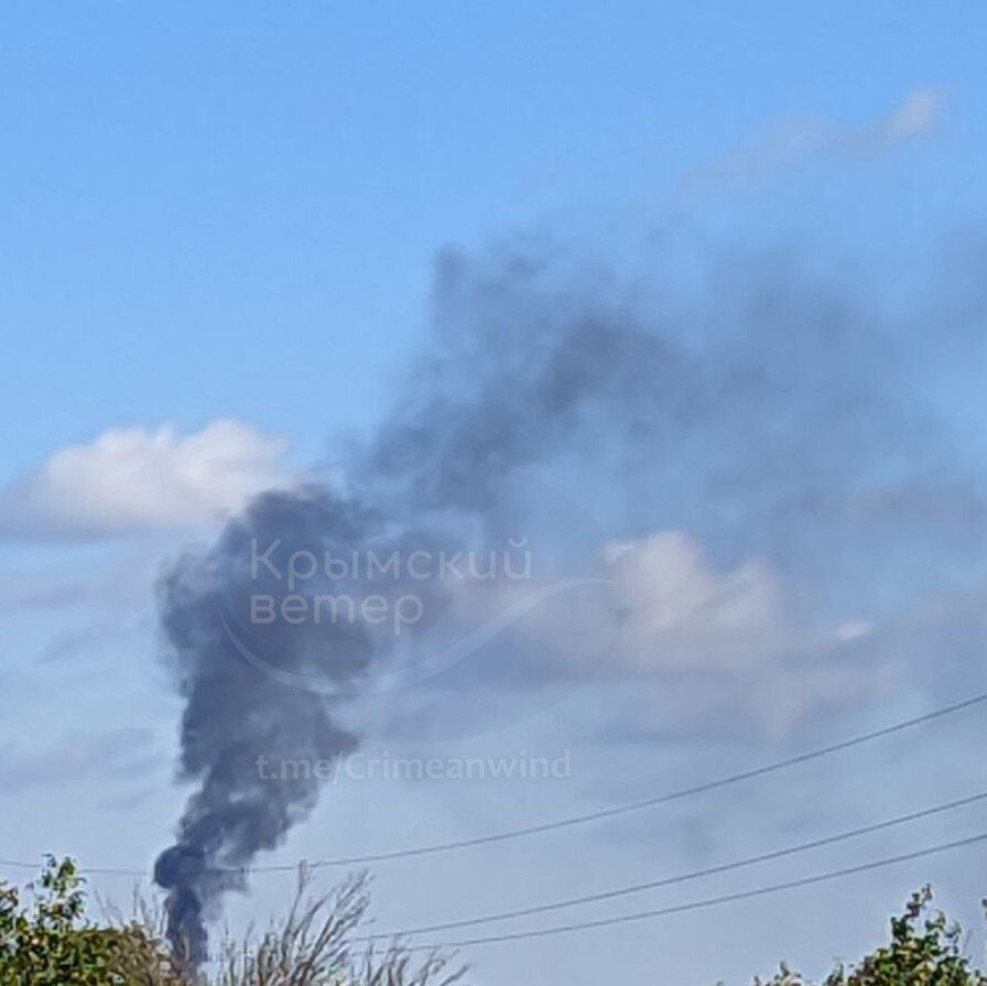 Дым виден издалека: пожар на нефтебазе в Гвардейском в Крыму вспыхнул с новой силой. Фото