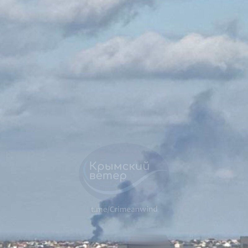 Дым виден издалека: пожар на нефтебазе в Гвардейском в Крыму вспыхнул с новой силой. Фото
