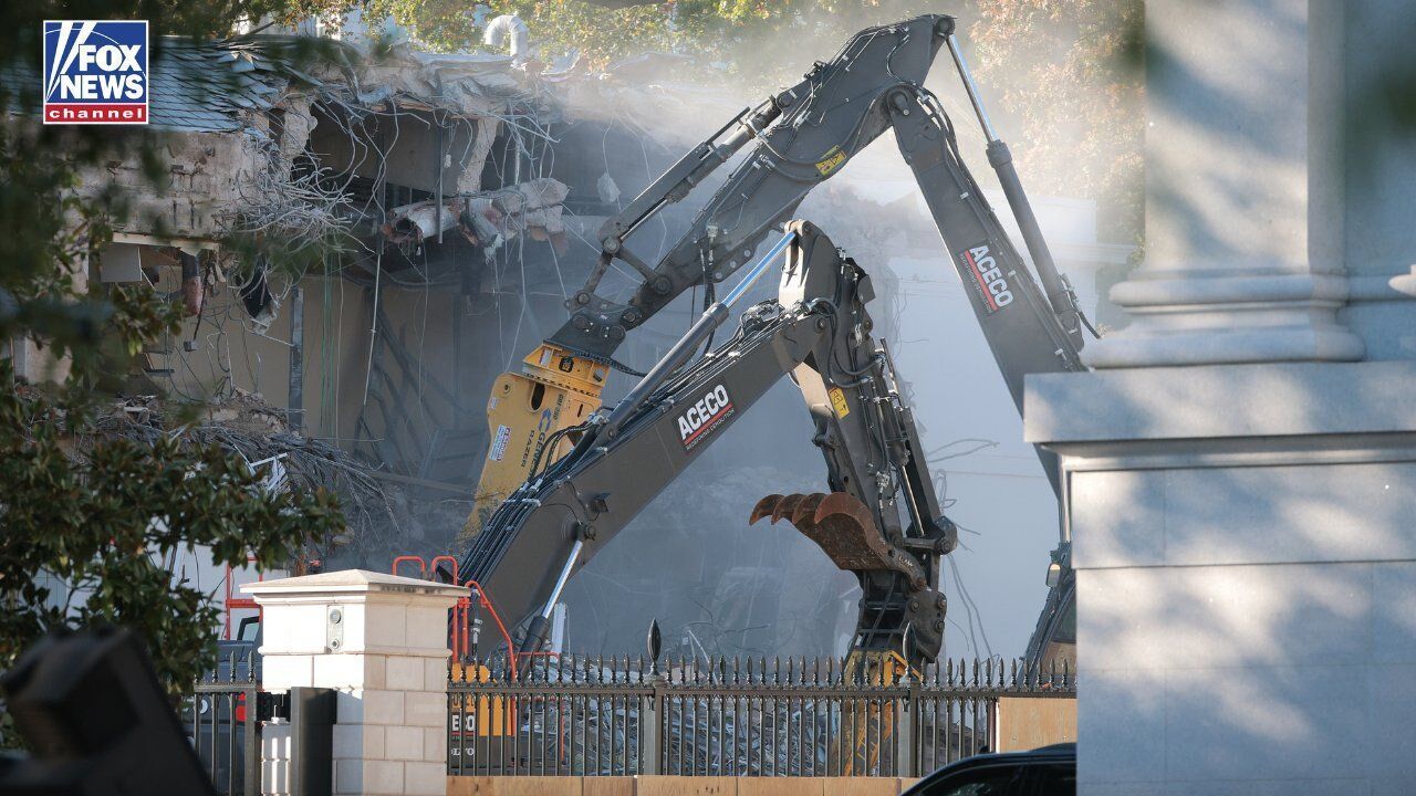 Часть Белого дома начали сносить, чтобы освободить место для бального зала Трампа стоимостью 250 млн долларов. Фото и видео