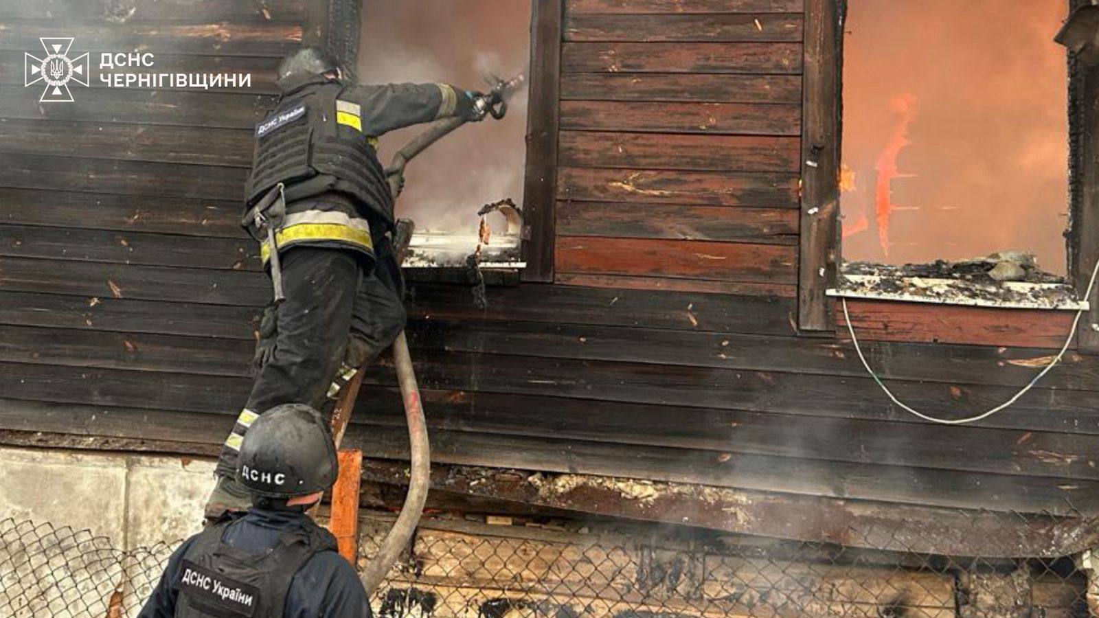 Росія підступно вдарила по Новгород-Сіверському: четверо загиблих, серед постраждалих – дівчинка. Фото й відео