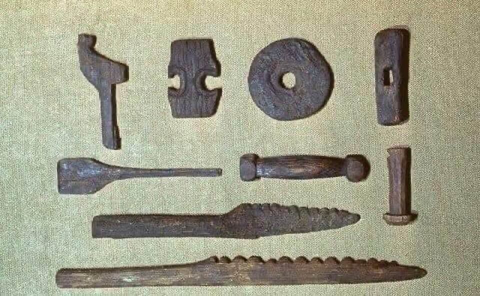 Під час будівництва метро на Подолі під землею знайшли вулицю часів Київської Русі. Фото