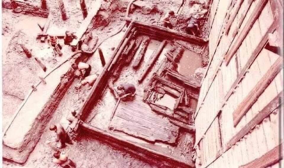 Під час будівництва метро на Подолі під землею знайшли вулицю часів Київської Русі. Фото