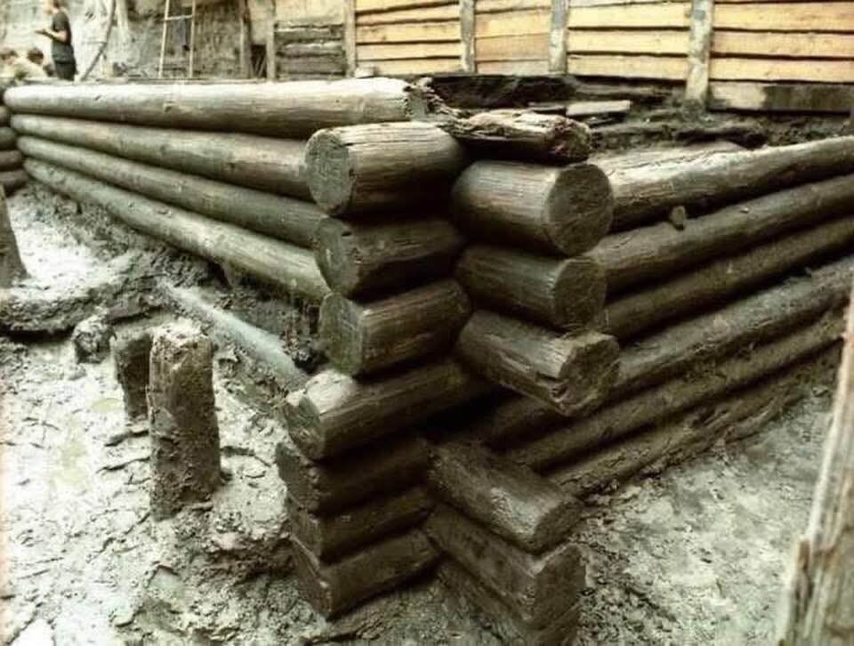 Під час будівництва метро на Подолі під землею знайшли вулицю часів Київської Русі. Фото