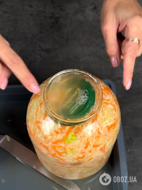 Как вкусно заквасить капусту без уксуса: получится хрустящей и хорошо хранится