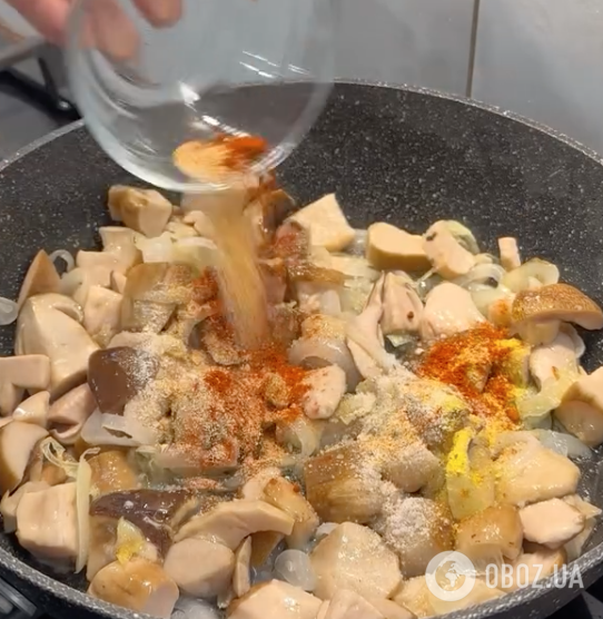 Как вкусно потушить белые лесные грибы: делимся простым рецептом