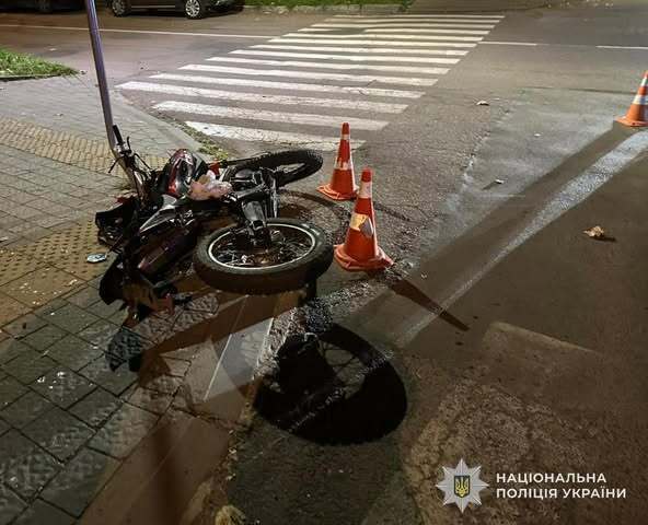 Во Львове 14-летний мотоциклист попал в ДТП с Ford Focus: погибла 16-летняя девушка. Фото