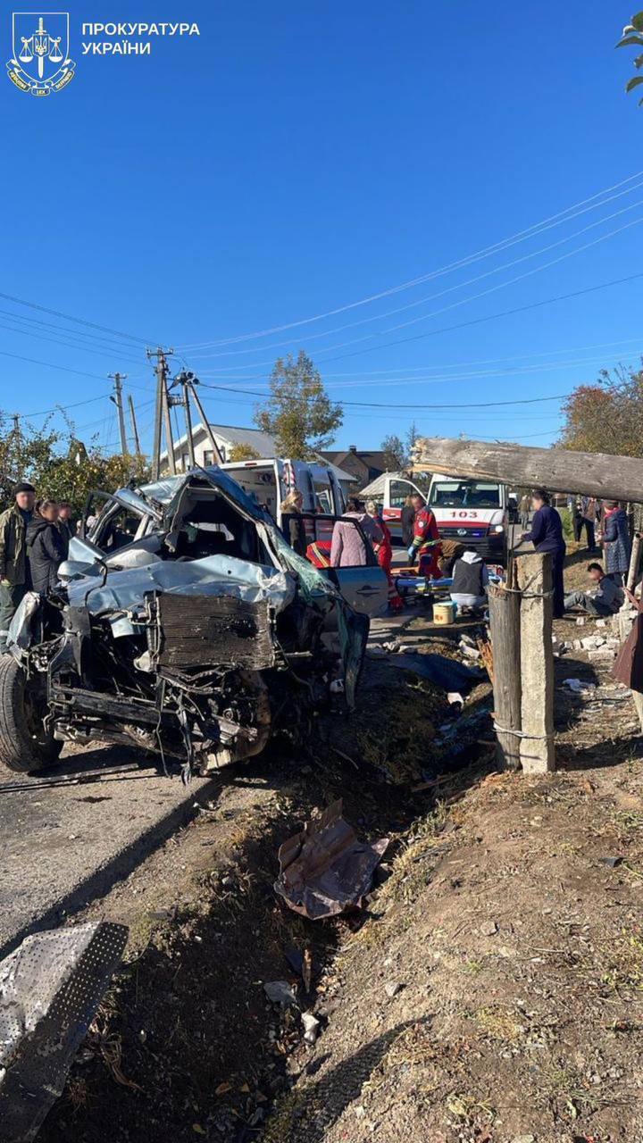 На Прикарпатье нетрезвый учитель устроил ДТП: погибли 14-летний ученик и 21-летний пассажир, есть пострадавшие. Фото